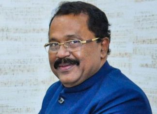 പിഎസ് ശ്രീധരൻ പിള്ളയുടെ എസ്കോർട്ട് വാഹനത്തിൽ ആംബുലൻസ് ഇടിച്ചു Arif Mohammed is a just governor; Supported by Sreedharan Pillai