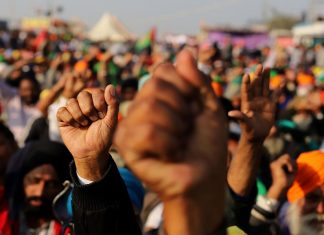 പഞ്ചാബിൽ കർഷകർ പ്രഖ്യാപിച്ച ബന്ദ് ശക്തം; റോഡ് തടയുന്നു, 150ഓളം ട്രെയിനുകൾ റദ്ദാക്കി Malabarnews_farmers protest in delhi