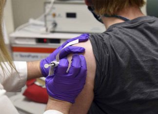 യുഎസില് 10 ലക്ഷത്തിലേറെ പേര്ക്ക് കോവിഡ് വാക്സിന് നല്കി us covid vaccination_malabar news