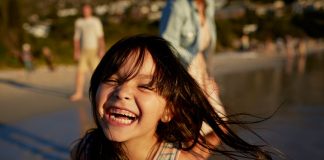 ലോകത്തില് ഏറ്റവും കൂടുതല് ആളുകളെ ചിരിപ്പിച്ച തമാശ കണ്ടെത്തി ഗവേഷകന് MalabarNews_laughing girl