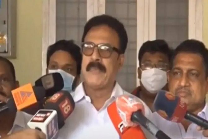 എംകെ വർഗീസ് വീണ്ടും കോൺഗ്രസിലേക്ക്; രാജൻ പല്ലന് പിന്തുണ നൽകും thrissur-mayor mk varghese_Malabar news