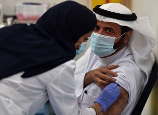 സൗദിയില് കോവിഡ് വാക്സിനേഷന് ആരംഭിച്ചു; ആദ്യ ഡോസ് സ്വീകരിച്ച് ആരോഗ്യമന്ത്രി Saudi covid vaccination_malabar news