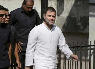 രാഹുൽ ഗാന്ധി ഹത്രസിൽ; മരിച്ചവരുടെ കുടുംബാംഗങ്ങളുമായി സംസാരിച്ചു Malabar-News_Rahul-Gandhi