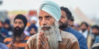 Farmers 'apologise' to people for road blockade, inconvenience