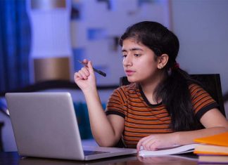എങ്ങുമെത്താതെ സിലബസ്; പ്ളസ്ടുക്കാർക്ക് ക്ളാസ് സമയം കൂട്ടിയേക്കും