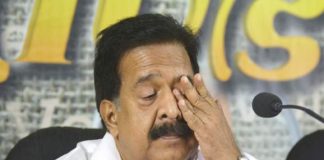 Experience has taught us that no one who praises is accompanied; Chennithala