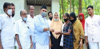 കല്യാണിക്കൊരു വീട്; സയ്യിദ് മുനവ്വറലി ശിഹാബ് തങ്ങൾ ‘താക്കോൽദാനം’ നിർവഹിച്ചു Munavarali Shihab Thangal and Team _ Malabar News
