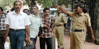 เดเดฆเตเดฏเดเดเตเด เดคเดฟเดฐเดเตเดเตเดเตเดชเตเดชเดฟเดจเตเดณเตเดณ เดชเตเดณเดฟเดเดเต เดธเดพเดฎเดเตเดฐเดฟเดเดณเตเดเต เดตเดฟเดคเดฐเดฃเด เดชเตเดฐเตเดเดฎเดฟเดเตเดเตเดจเตเดจเต Malabarnews_distribution of polling materials