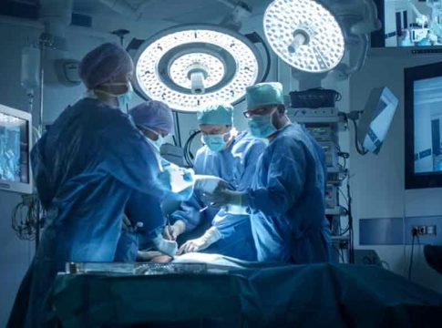 ഉഷയുടെ ശസ്ത്രക്രിയ പൂർത്തിയായി, കത്രിക പുറത്തെടുത്തു; പോലീസിന് കൈമാറി Malabar-News_Medical-negligence