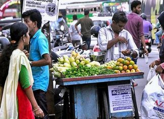 അനധികൃതമായി പ്രവർത്തിക്കുന്ന കച്ചവടക്കാർക്ക് എതിരെ കർശന നടപടി Action Against Illegal Traders In Azhikode