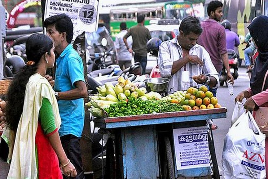 MalabarNews_Illegal-Traders Action Against Illegal Traders In Azhikode