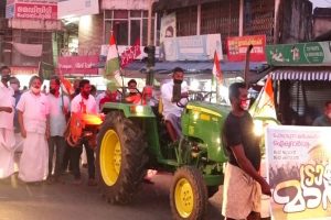 Congress Tractor March Ponnani _ Malabar News