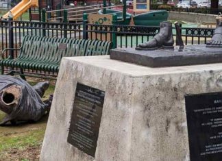 യുഎസിൽ ഗാന്ധി പ്രതിമ തകർത്ത സംഭവം; പ്രതിഷേധം അറിയിച്ച് ഇന്ത്യ Mahatma-Gandhi-statue-vandalised-in-California