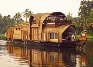 Police protocol inspection on houseboats; Maximum 10 people