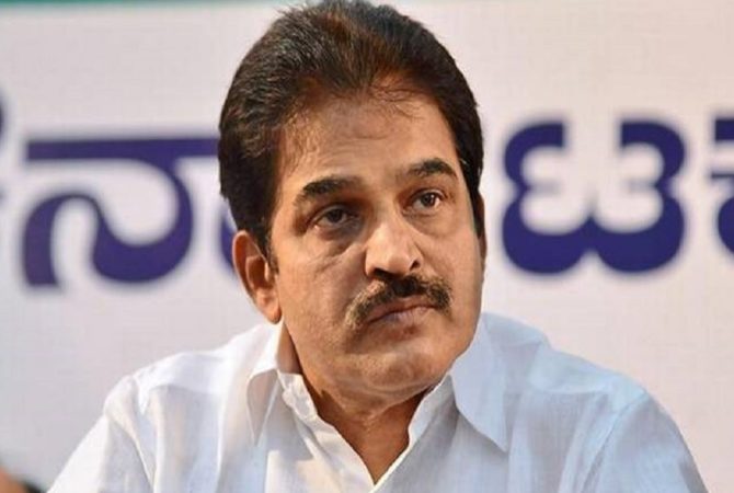 കണ്ണൂരിൽ കെസി. വേണുഗോപാലിന്റെ ഫ്ളക്സിൽ കരി ഓയിൽ പ്രയോഗം KC Venugopal about election