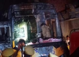 സ്വകാര്യബസ് വൈദ്യുതലൈനിൽ തട്ടി തീപിടിച്ചു; 6 മരണം 6 killed, 19 injured after bus catches fire in Rajasthan's Jalore