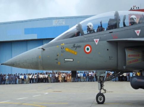 വ്യോമസേനക്ക് 48000 കോടിയുടെ 83 തേജസ് വിമാനങ്ങൾ വാങ്ങാൻ കേന്ദ്രാനുമതി malabarnews-tejas