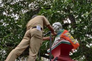 BJP-Flag-on-Gandhi-Statue