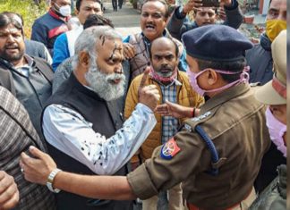 എഎപി എംഎല്എ സോംനാഥ് ഭാരതി യുപിയില് അറസ്റ്റില്; പ്രതിഷേധിച്ച് കെജ്രിവാള് somnath-bharathi arrest