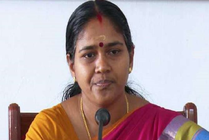 വോട്ടർമാരെ സ്വാധീനിക്കാൻ പണം; കേസെടുക്കാൻ തിരഞ്ഞെടുപ്പ് കമ്മീഷന്റെ നിർദ്ദേശം Shobha-Surendran