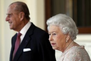 U.K.’s Queen Elizabeth, Prince Philip given COVID-19 jab