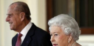 U.K.’s Queen Elizabeth, Prince Philip given COVID-19 jab