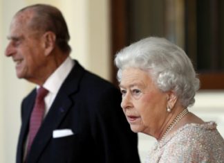 U.K.’s Queen Elizabeth, Prince Philip given COVID-19 jab