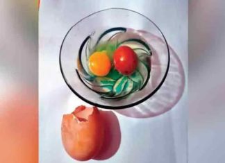 ഒറ്റ മുട്ടകൊണ്ട് ഡബിൾ ഓംലെറ്റ്! മലപ്പുറത്ത് നിന്നൊരു വിചിത്ര മുട്ട double-roasted-in-single-egg