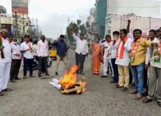 ആന്ധ്രയില് ക്ഷേത്രങ്ങള്ക്ക് നേരെയുള്ള ആക്രമണങ്ങളില് പ്രതിഷേധവുമായി ബിജെപി protest in andhra