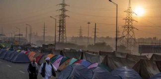 เดฑเดฟเดชเตเดชเดฌเตโเดณเดฟเดเต เดฆเดฟเดจเดคเตเดคเดฟเดฒเต เดเตเดฐเดพเดเตโเดเตผ เดฎเดพเดฐเตโเดเตเดเต; เดเดฐเต เดตเตเดเตเดเดฟเตฝ เดจเดฟเดจเตเดจเต เดเดฐเดพเดณเตเดเตเดเดฟเดฒเตเด เดชเดเตเดเตเดเตเดเตเดเดฃเดฎเตเดจเตเดจเต เดเตผเดทเดเดฐเตเดเต เดเดนเตเดตเดพเดจเด Farmers-Protest