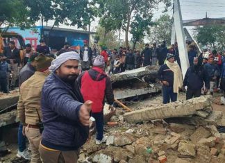 roof-collapse-at-Ghaziabad-cremation-ground