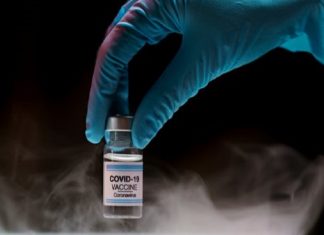 കോവിഡ് വാക്സിൻ നശിപ്പിക്കാൻ ശ്രമം; യുഎസ് ഫാർമസിസ്റ്റ് അറസ്റ്റിൽ US Pharmacist Arrested On Charges Of Sabotaging Over 500 Covid Vaccine Doses