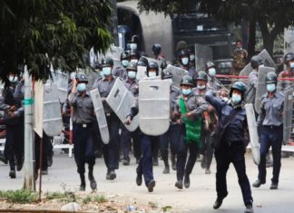 മ്യാന്മറില് പ്രതിഷേധക്കാര്ക്ക് നേരെ വെടിയുതിര്ത്ത് സുരക്ഷാ സേന; 18 മരണം myanmar protest