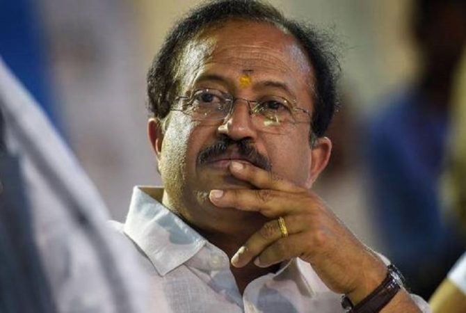 ഇങ്ങനെയല്ല വാക്സിൻ നൽകേണ്ടത്, സംസ്ഥാനത്തെ വാക്സിൻ കേന്ദ്രങ്ങളിൽ അരാജകത്വം; വി മുരളീധരൻ