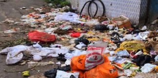 ക്ളീൻ നാദാപുരം പദ്ധതി; പൊതുസ്ഥലത്ത് മാലിന്യം തള്ളിയ ബേക്കറി അടച്ചുപൂട്ടി