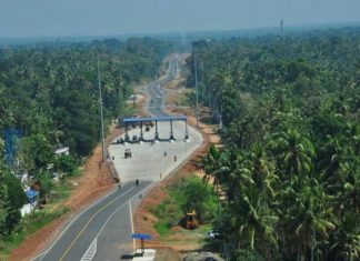 കൊല്ലം ബൈപ്പാസ്; ഇന്ന് തുടങ്ങാനിരുന്ന ടോൾ പിരിവ് പോലീസ് തടഞ്ഞു kollam bypass