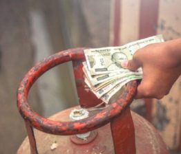 The price of commercial cooking gas has gone up by Rs 256