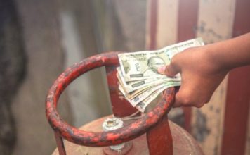 The price of commercial cooking gas has gone up by Rs 256