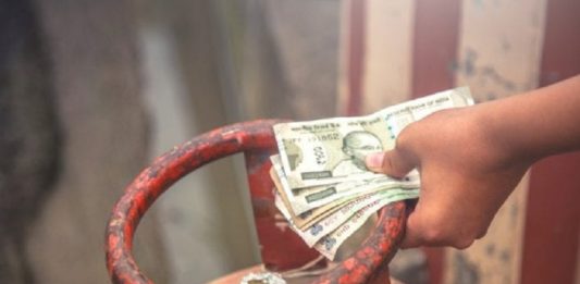 The price of commercial cooking gas has gone up by Rs 256