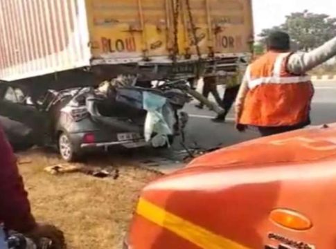 ഉത്തർപ്രദേശിൽ ടാങ്കർ ലോറിയും കാറും കൂട്ടിയിടിച്ച് 7 മരണം