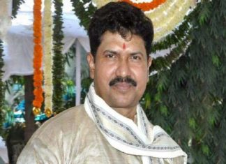 ലോക്സഭാ എംപി ഹോട്ടൽ മുറിയിൽ മരിച്ച നിലയിൽ mohan delkar