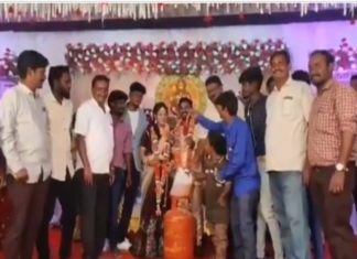 വിവാഹ സമ്മാനമായി പെട്രോളും, ഗ്യാസ് സിലിണ്ടറും; വൈറൽ വീഡിയോ കാണാം petrol-gas-cylinder
