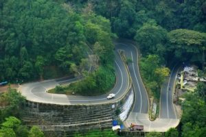 Control for large vehicles in the pass; Minibus chain service started