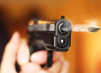 കണ്ണൂർ കലക്ട്രേറ്റിൽ ഗൺമാന്റെ തോക്കിൽ നിന്ന് അബദ്ധത്തിൽ വെടിപൊട്ടി Firing at Thrissur Vivekodayam School