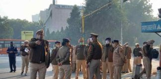 50,000 സുരക്ഷാ ഉദ്യോഗസ്ഥർ, ജലപീരങ്കി; കർഷകരെ നേരിടാൻ സർവ സന്നാഹവുമായി പോലീസ് Farmers-road-block-march