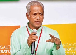 മതവികാരം വൃണപ്പെടുത്തിയെന്ന് ആരോപണം; കെഎസ് ഭഗവാന്റെ മുഖത്ത് മഷിയൊഴിച്ചു