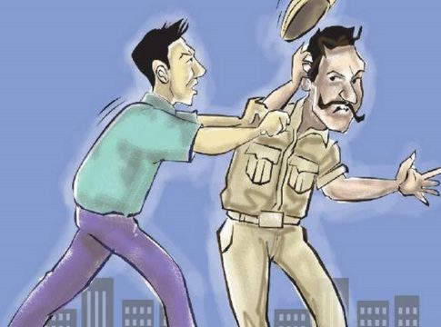 മാസ്ക് ധരിക്കാത്തത് ചോദ്യം ചെയ്തു; പോലീസിന് നേരെ ആക്രമണം; വനിതാ എസ്ഐക്ക് പരിക്ക് Questioned not wearing a mask; Attack on police; Injury to female SI