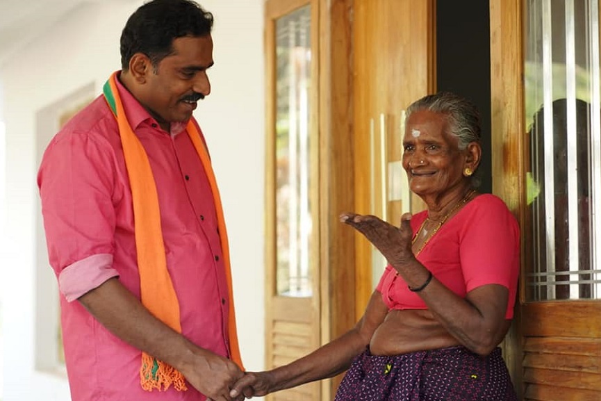 Adv TK Ashokkumar with a Voter