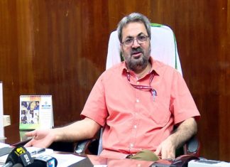 ഇരട്ട വോട്ട് പരാതി പതിനൊന്നാം മണിക്കൂറിൽ; ചെന്നിത്തലക്ക് എതിരെ തിരഞ്ഞെടുപ്പ് കമ്മീഷൻ