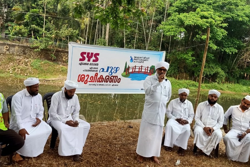 Alavi Kutty Faizy Edakkara inaugurates the cleaning activities